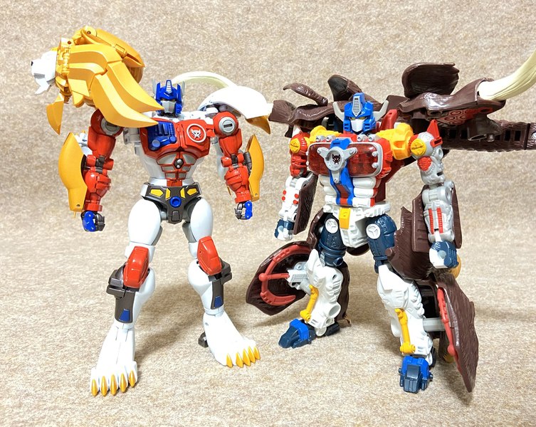 MP 48 Lio Convoy In Hand Image Compares With C 16 Lio Convoy And C 35 Big Convoy  (7 of 8)